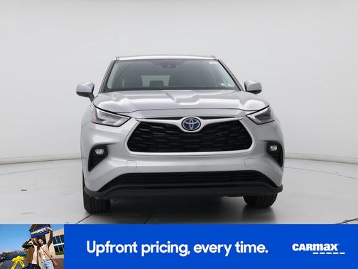 Silver 2023 Toyota Highlander Hybrid LE