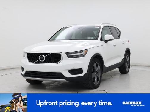 White 2020 Volvo XC40 T5 Momentum