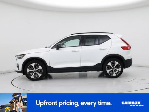 2023 Volvo XC40 B5 Plus Dark Theme