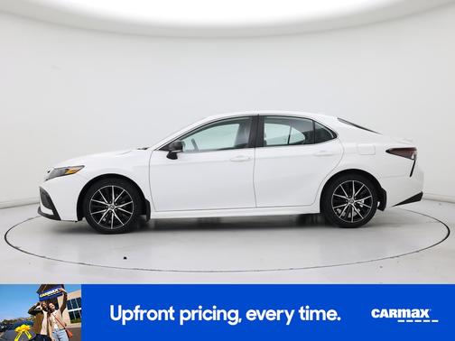 White 2023 Toyota Camry SE