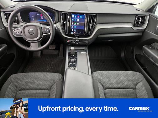 2024 Volvo XC60 B5 Core Dark Theme