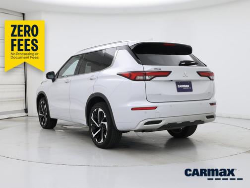 White 2024 Mitsubishi Outlander SEL Platinum