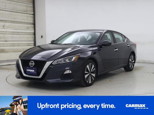 Black 2022 Nissan Altima SV