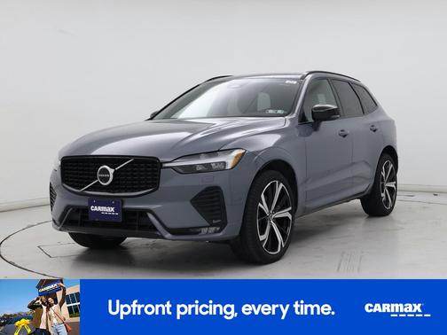 Gray 2024 Volvo XC60 B5 Ultimate Dark Theme