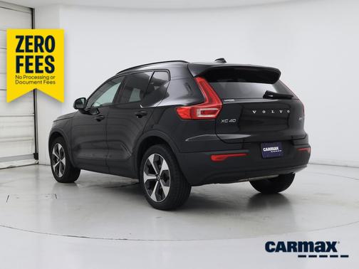 Black 2024 Volvo XC40 B5 Plus Dark Theme