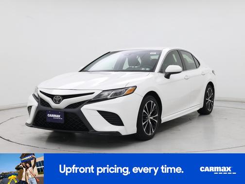 White 2018 Toyota Camry SE