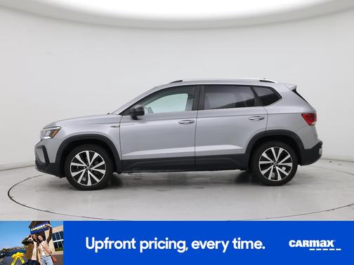 Silver 2022 Volkswagen Taos SE