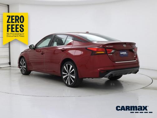 Red 2022 Nissan Altima SR