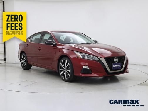 Red 2022 Nissan Altima SR