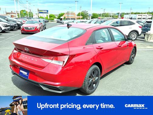 Red 2022 Hyundai ELANTRA SEL