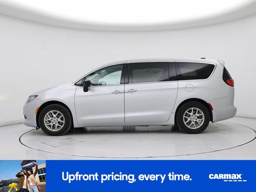 2024 Chrysler Voyager LX