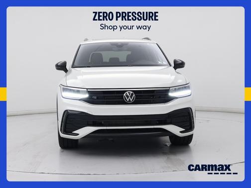 White 2024 Volkswagen Tiguan SE R-Line Black