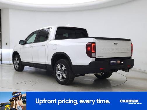 White 2025 Honda Ridgeline RTL