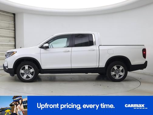 White 2025 Honda Ridgeline RTL