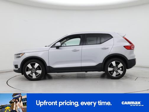 Silver 2020 Volvo XC40 T5 Momentum