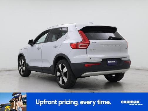 Silver 2020 Volvo XC40 T5 Momentum