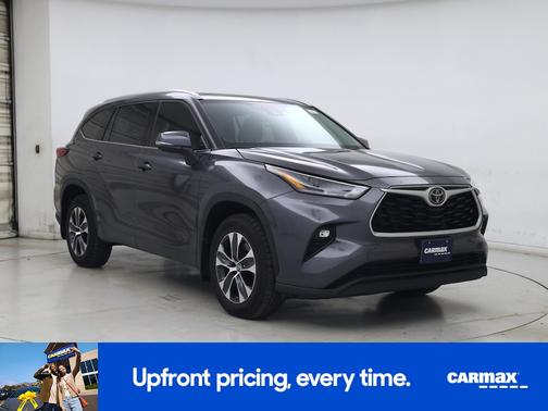 Gray 2022 Toyota Highlander XLE