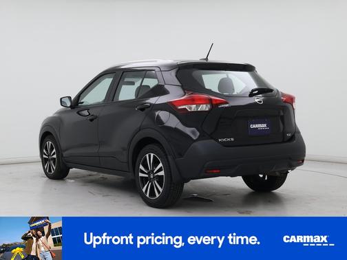 Black 2018 Nissan Kicks SV