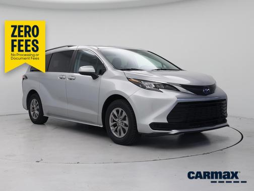 Silver 2024 Toyota Sienna LE