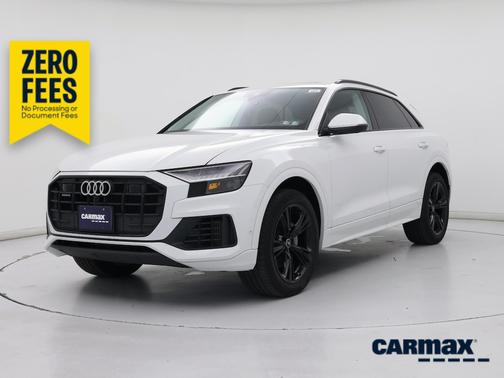 White 2023 Audi Q8 Premium