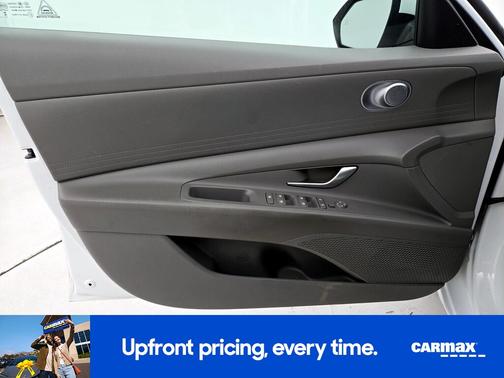 White 2021 Hyundai ELANTRA SEL