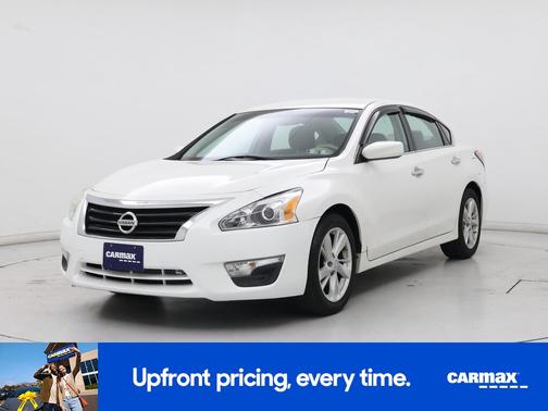 White 2014 Nissan Altima SV