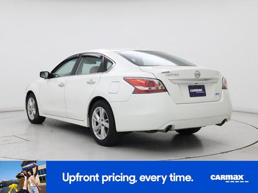 White 2014 Nissan Altima SV