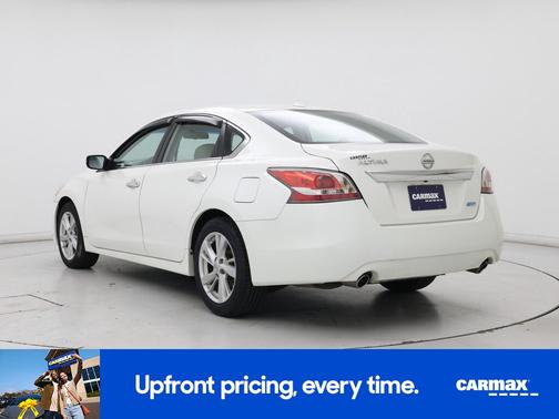 White 2014 Nissan Altima SV