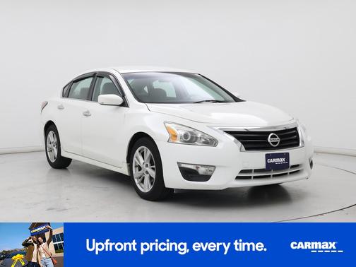 White 2014 Nissan Altima SV