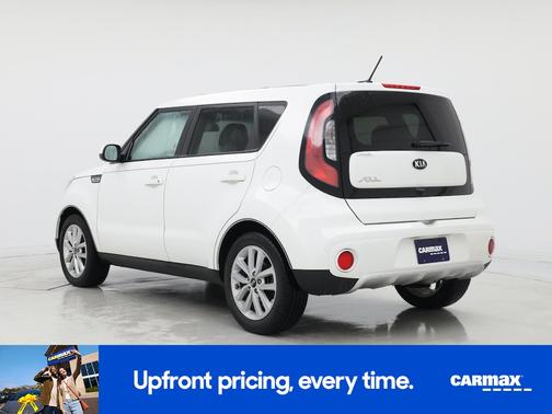 White 2017 Kia Soul +