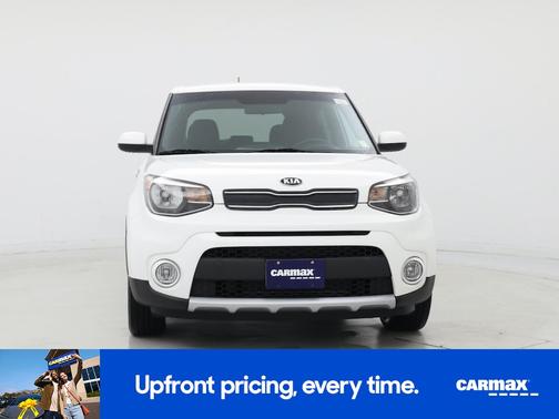 White 2017 Kia Soul +