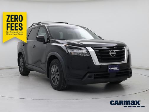 Black 2024 Nissan Pathfinder SV