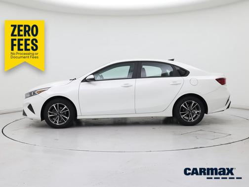 White 2023 Kia Forte LX