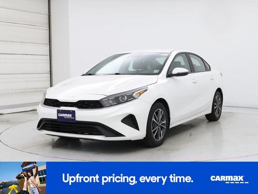 White 2022 Kia Forte LXS