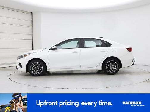 White 2022 Kia Forte LXS