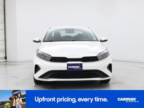 White 2022 Kia Forte LXS