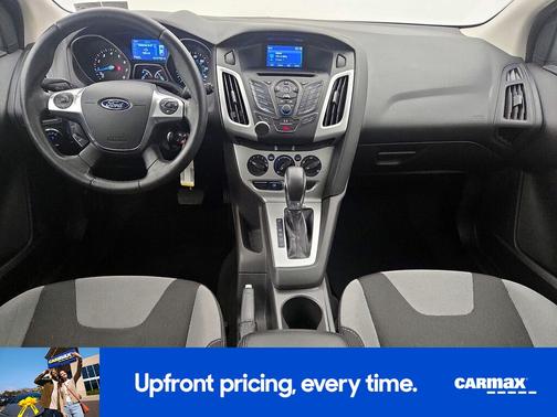 Gray 2014 Ford Focus SE