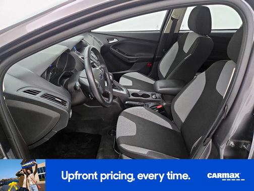 Gray 2014 Ford Focus SE
