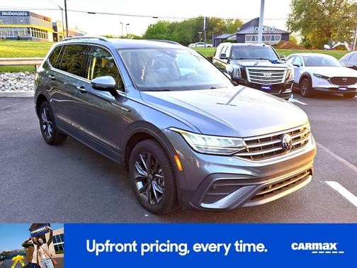 Gray 2023 Volkswagen Tiguan SE