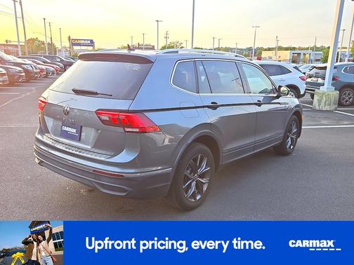 Gray 2023 Volkswagen Tiguan SE