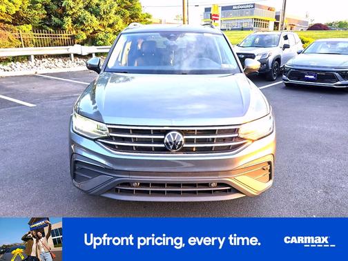 Gray 2023 Volkswagen Tiguan SE