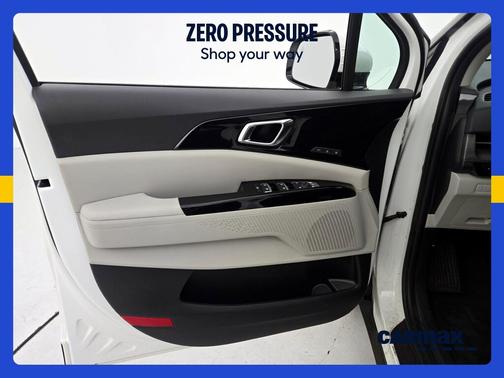 White 2024 Kia Carnival SX