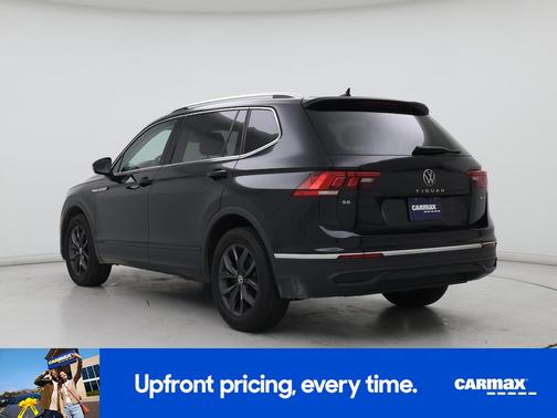 Black 2023 Volkswagen Tiguan SE