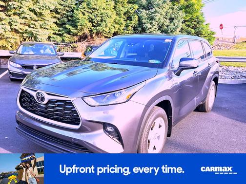 Gray 2022 Toyota Highlander LE
