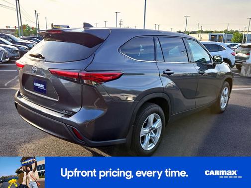 Gray 2022 Toyota Highlander LE