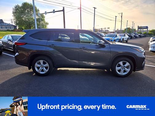 Gray 2022 Toyota Highlander LE