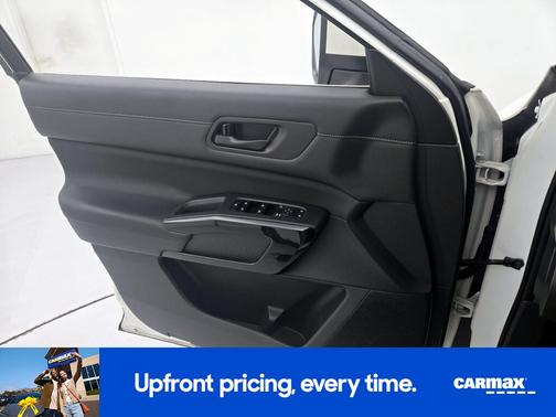 2023 Nissan Pathfinder SV