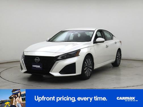 White 2023 Nissan Altima SV