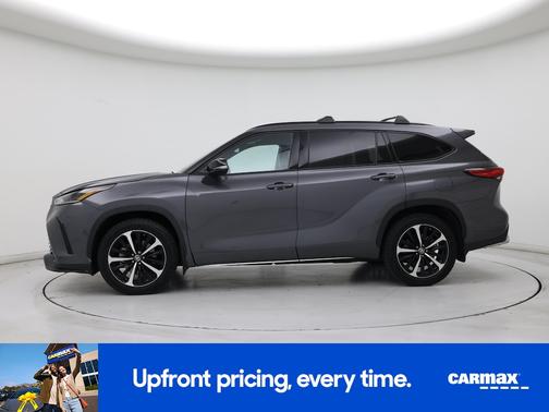 Gray 2022 Toyota Highlander XSE