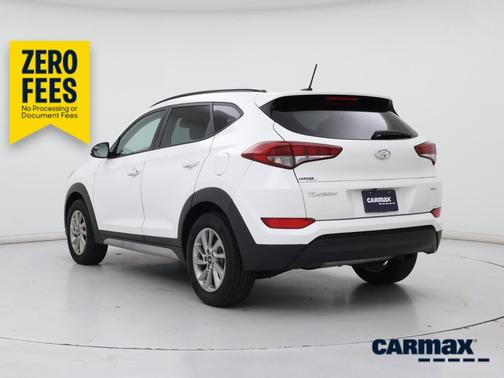 White 2017 Hyundai TUCSON SE